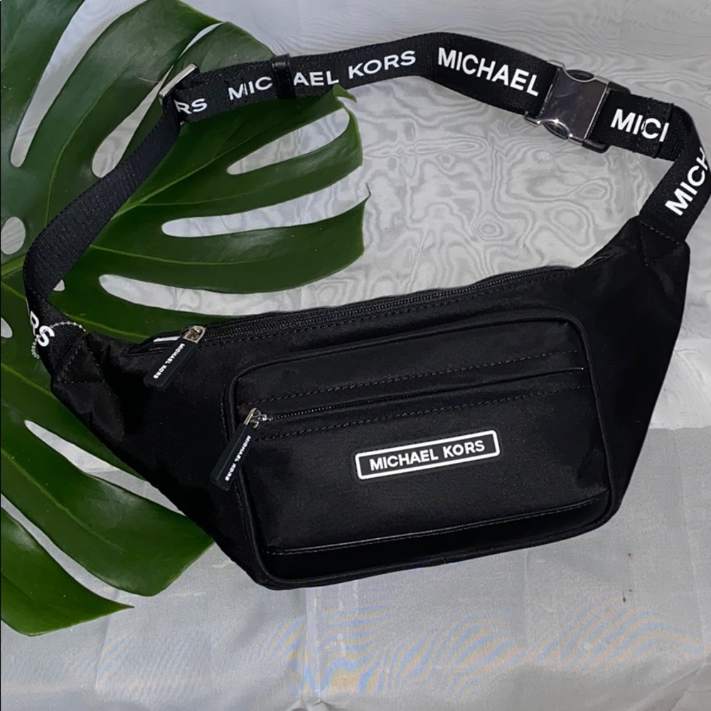 🏝SOLD🏝MICHAEL KORS SPORT MEDIUM NYLON FANNY PACK